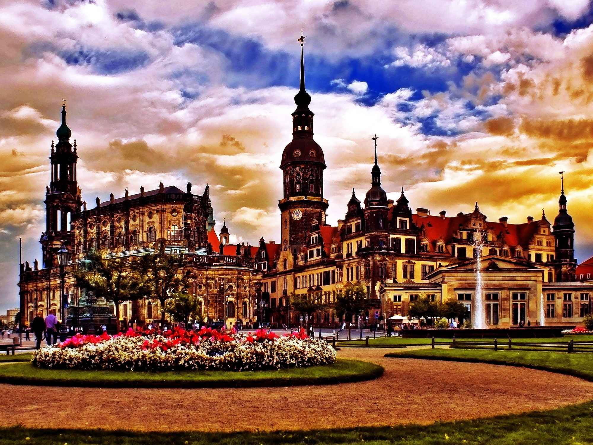 Города германии. Прага Дрезден. Дрезден столица Саксонии. Замок в Дрездене. Дрезден центр.