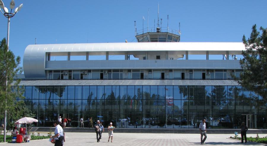 Киргизия перелеты. Ош город Киргизия аэропорт. Аэропорт Ош Киргизия фото. Аэропорт города Ош Киргизия год постройки. Дамадед аэропорт Ош.