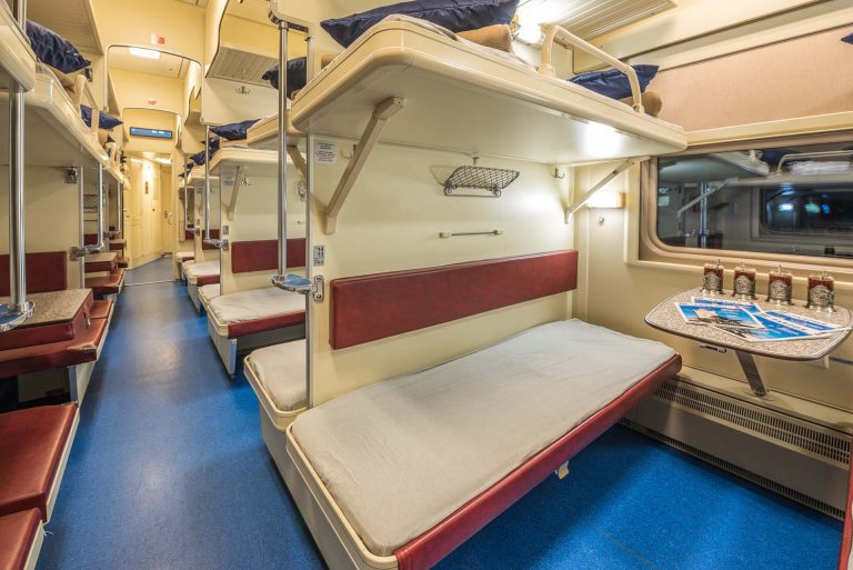 Билеты Санкт-Петербург - Севастополь на поезд Таврия в плацкарте