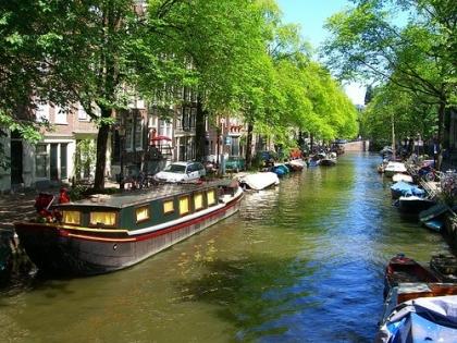Бронирование отелей в Амстердаме