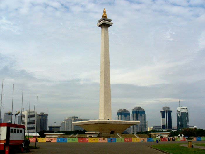 Национальный монумент Джакарты