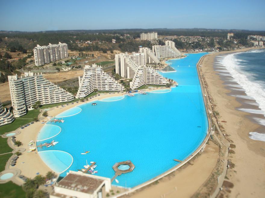 Гигантский бассейн в San Alfonso del Mar
