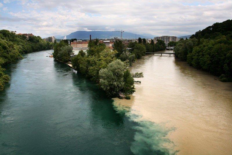 Место контрастного слияния рек в Женеве